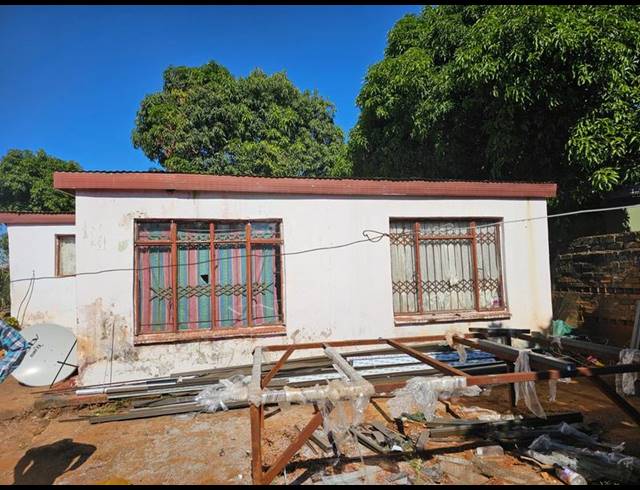 3 BEDROOM HOUSE FOR SALE IN SHAYANDIMA